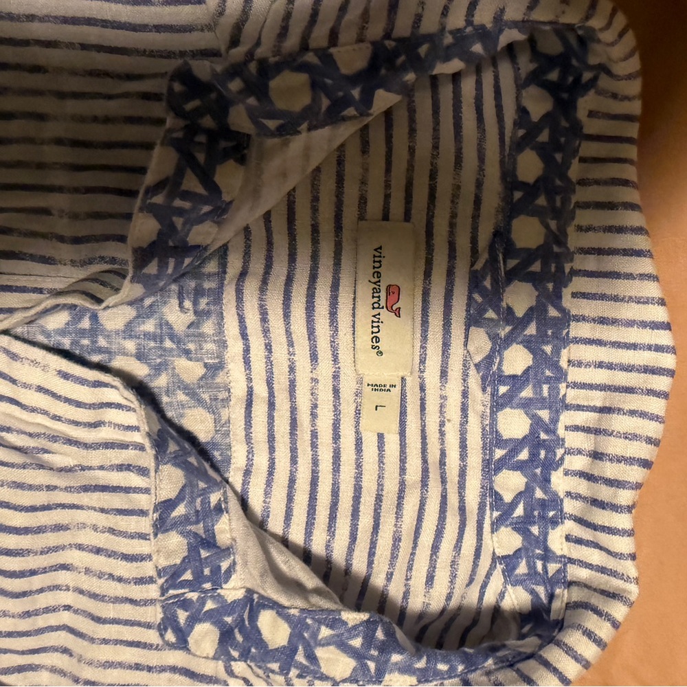 Vineyard Vines women’s  Blue and White Striped Shirt